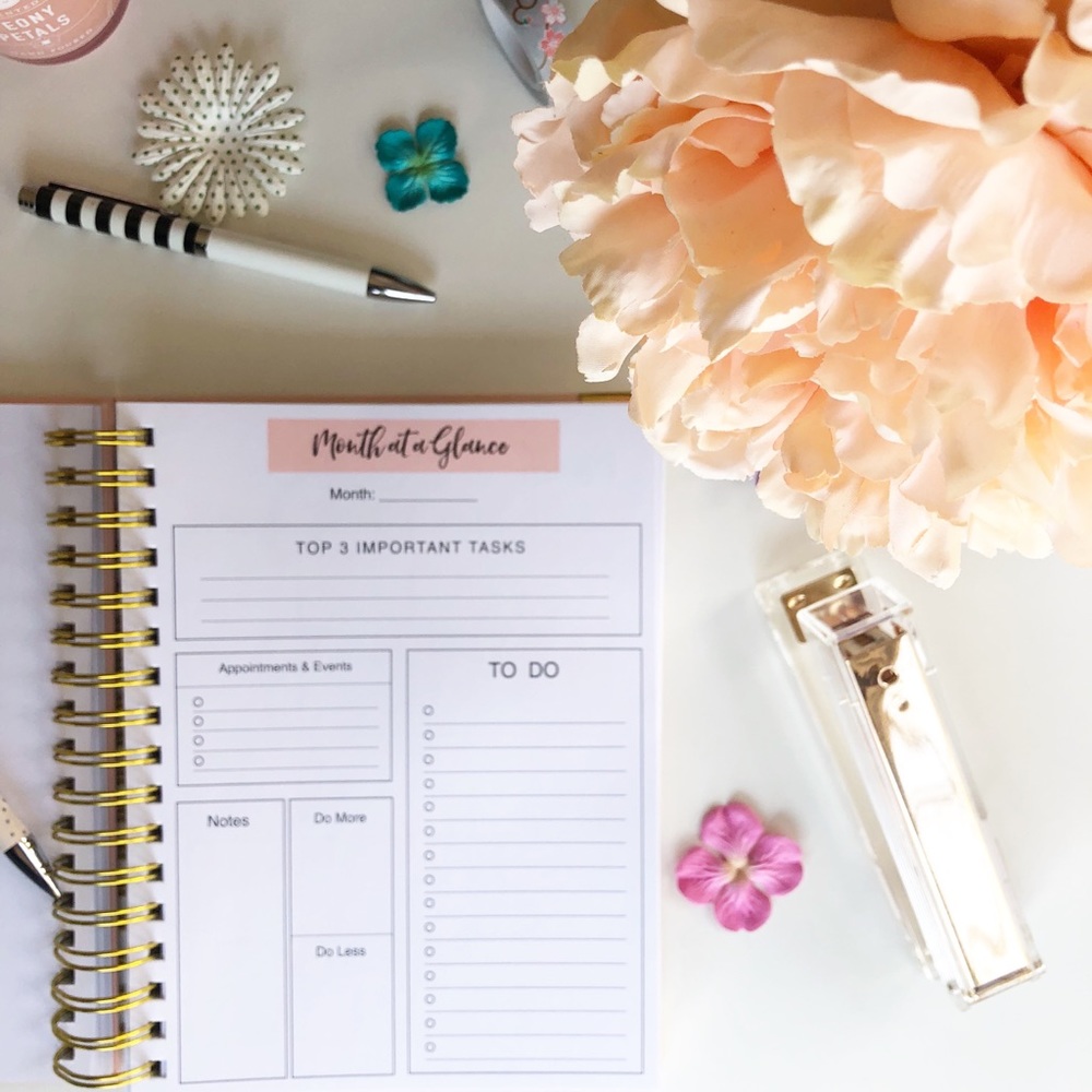 Undated Pink Planner - Picture 4 of 10